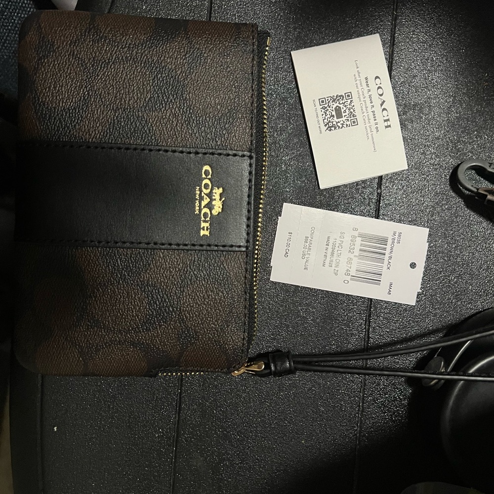 Coach wristlet **SOLD***^